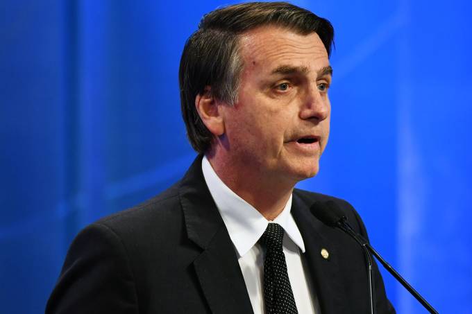 Jair Bolsonaro (PSL), candidato à Presidência da República, durante debate realizado nos estúdios da RedeTV!, em Osasco (SP) - 17/08/2018 (Nelson Almeida/AFP)